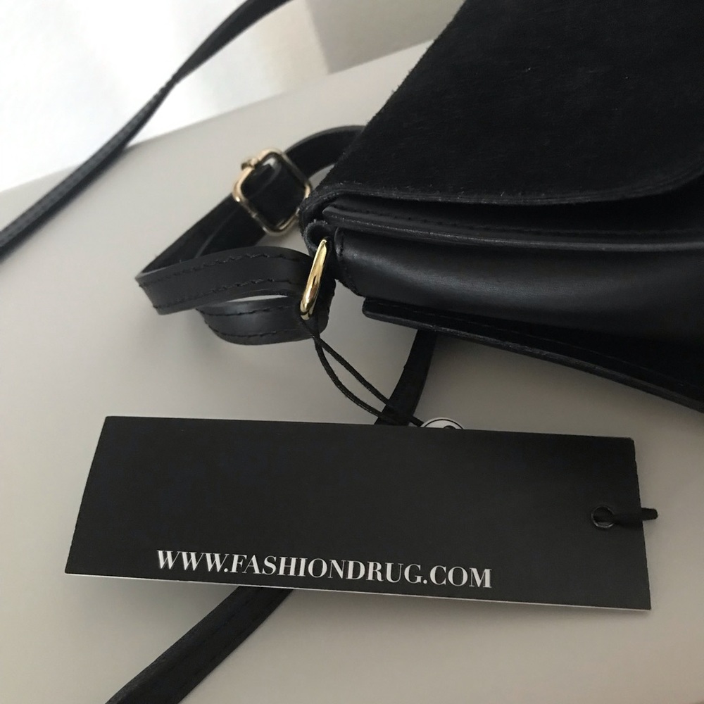 NWT Fashion Drug crossbody bag! Real Italian leather. - Picture 4 of 13